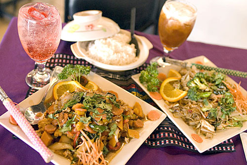 Post image for Groupon deal: Get $24 worth of Thai food and drinks for just $12 at PaPaYa Thai