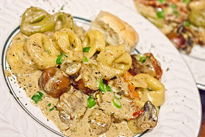 Post image for This week’s â€˜Taste of Romeoâ€™sâ€™ menu: Chicken Spanaki & Tortellini Gianni