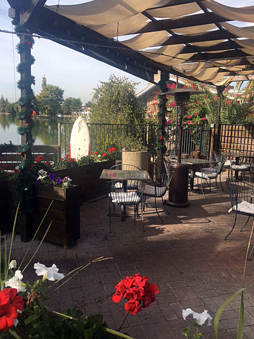 Post image for Celebrate holidays on decorated waterfront patio at Pier 54 in Tempe